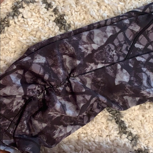 CALIA by Carrie Underwood leggings. - Picture 2 of 4